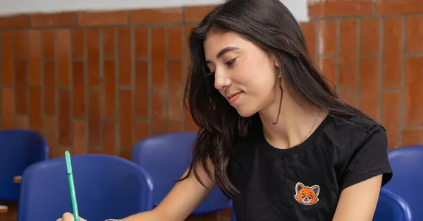 Estudiante de Pre ICFES Superior en clase